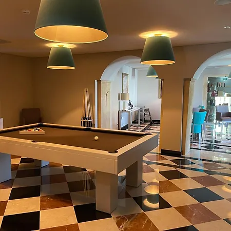 Gale Collection Tomar