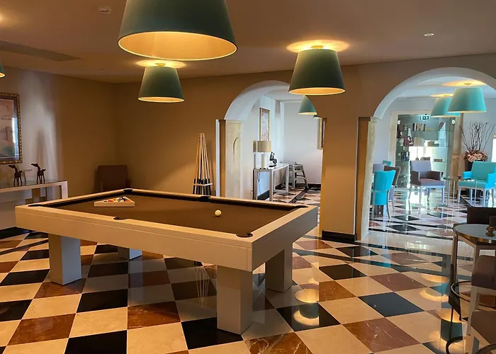 Gale Collection Tomar